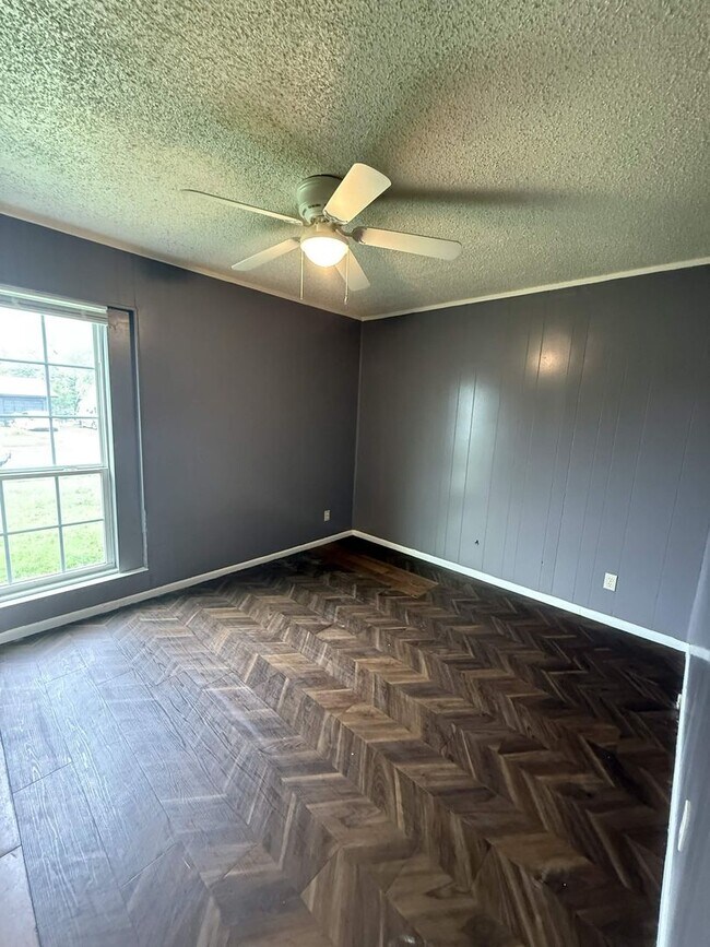 Building Photo - Conveniently Located Haven Near Austin Hotspots