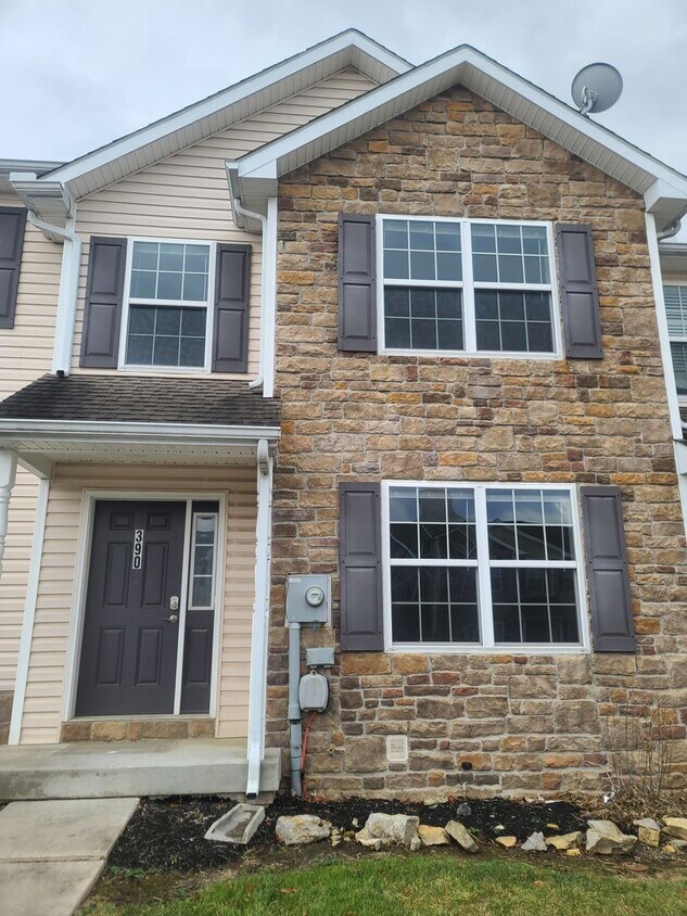 3 Bedroom 2 1/2 bath Townhome for Rent in Townhome Rentals in