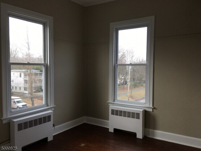 Building Photo - 2 N Railroad Ave