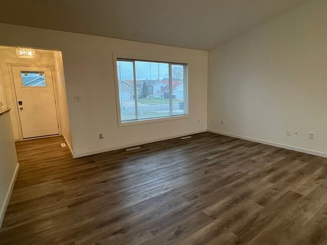 Building Photo - 5409 King Arthur Dr NW