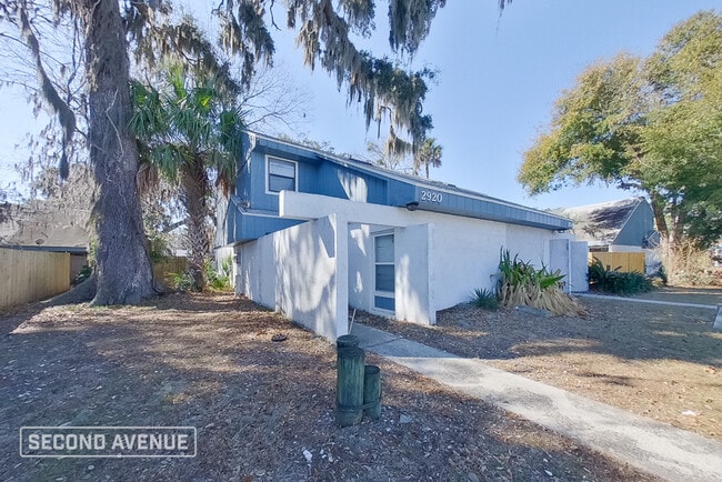 Building Photo - 2920 Bayshore Dr E