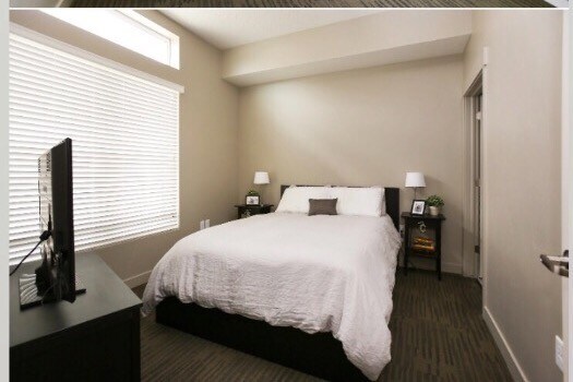 Foto principal - 63 E Center St