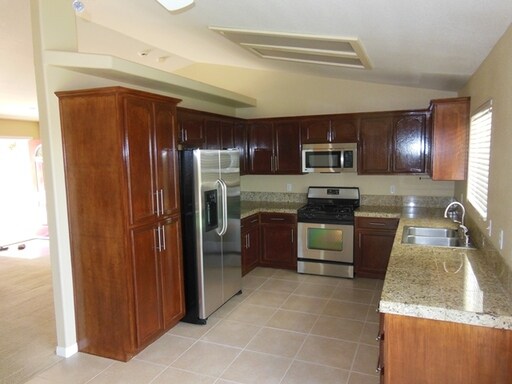 Building Photo - 60834 Pueblo Trl