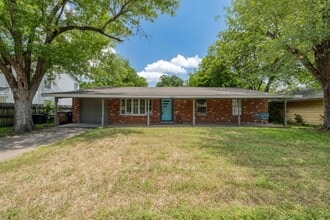 Building Photo - 3006 Maplelawn Cir