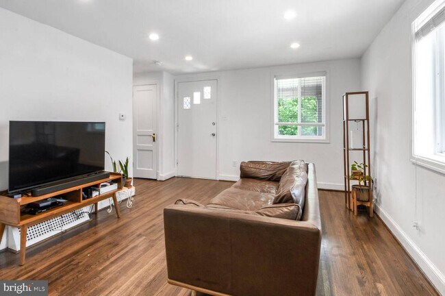 Foto del edificio - 561 45th St NE