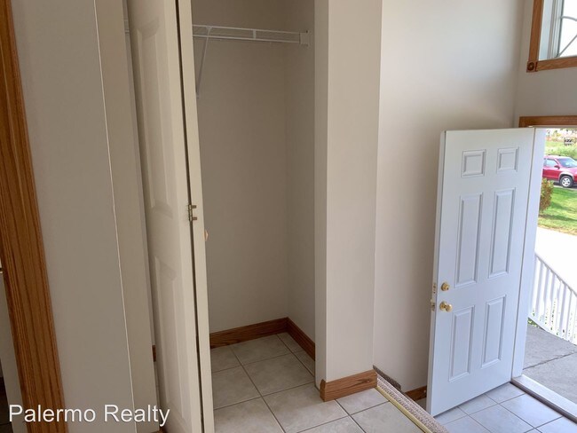 Foto del edificio - 4103-4181 Woodland Hills Cir