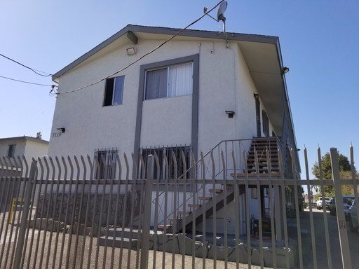 Foto principal - 7119 S Victoria Ave