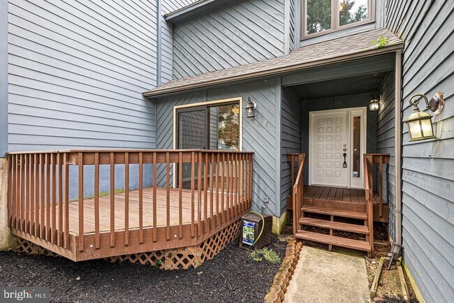Building Photo - 8 Foxtail Ct