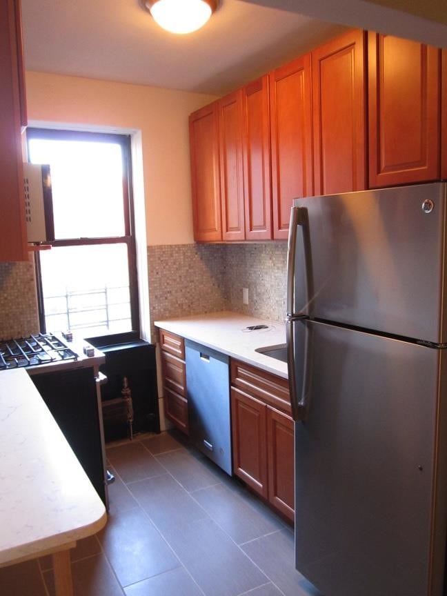 Building Photo - 55 E 196th St