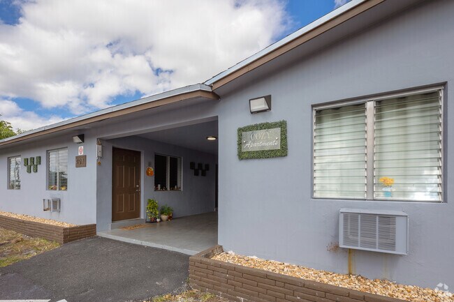 Outside picture - 401 NW 43rd Ct