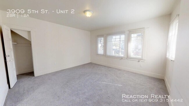 Building Photo - 3909 5th St