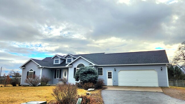 Building Photo - Beautiful House Near Hellgate Elementary