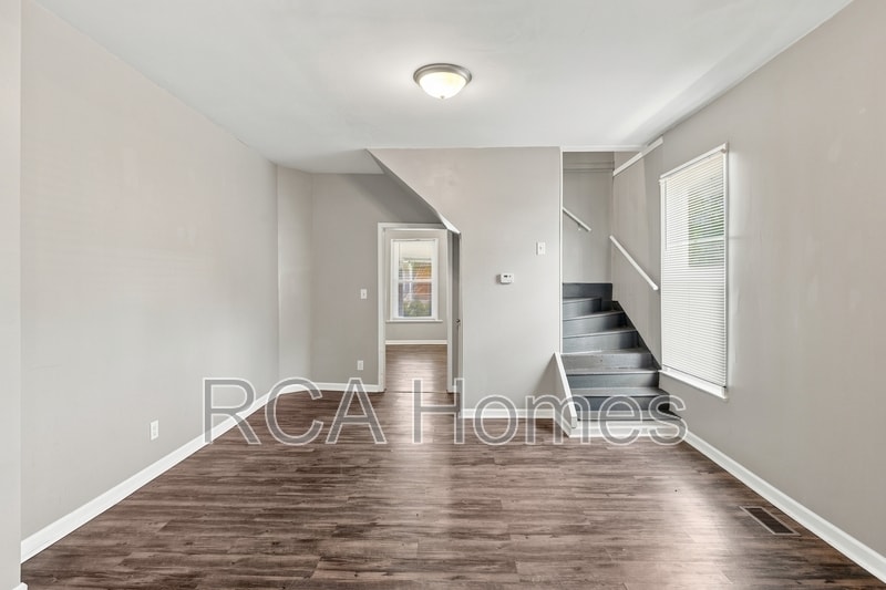 Photo - 1013 East Legrande Avenue - 1013 E Legrande