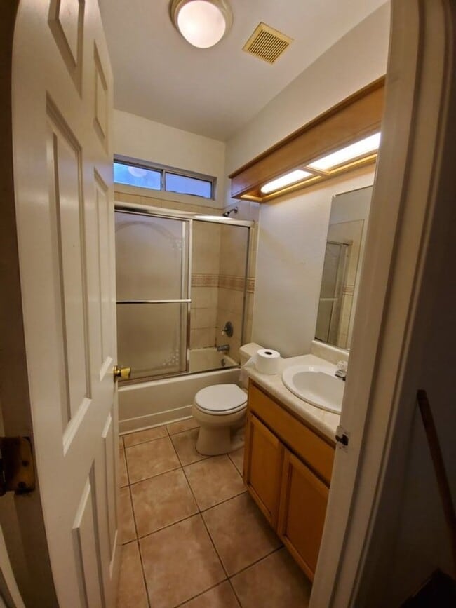 Building Photo - 3 bedroom house close to Lorena Falasco and soccer park