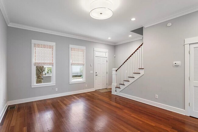 Photo - 87 Bogard St House