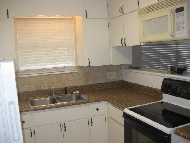 Building Photo - 909 3rd St