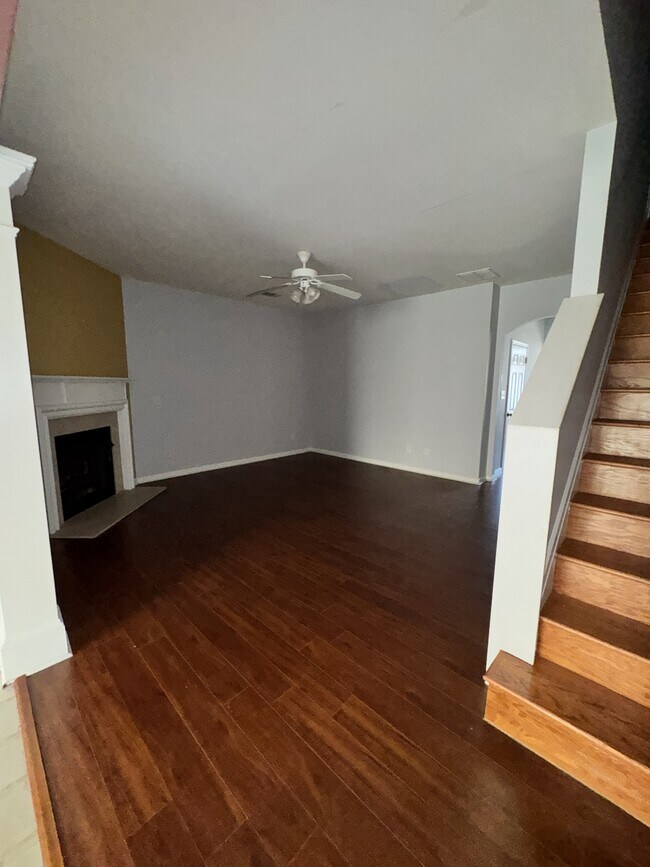 Foto del edificio - 3159 Creston Park Ct