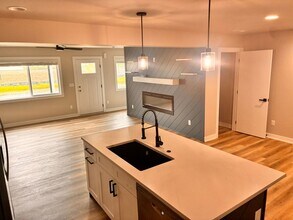 Building Photo - 14420 Springbrook Trl