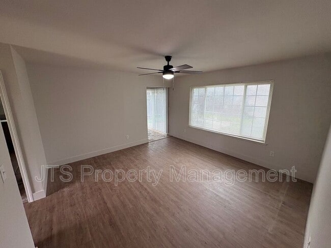 Foto del edificio - 7331 Salazar Dr