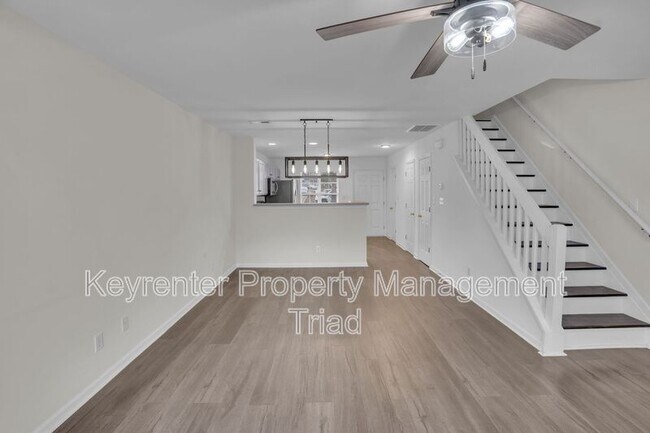 Building Photo - 16 Raelans Cir