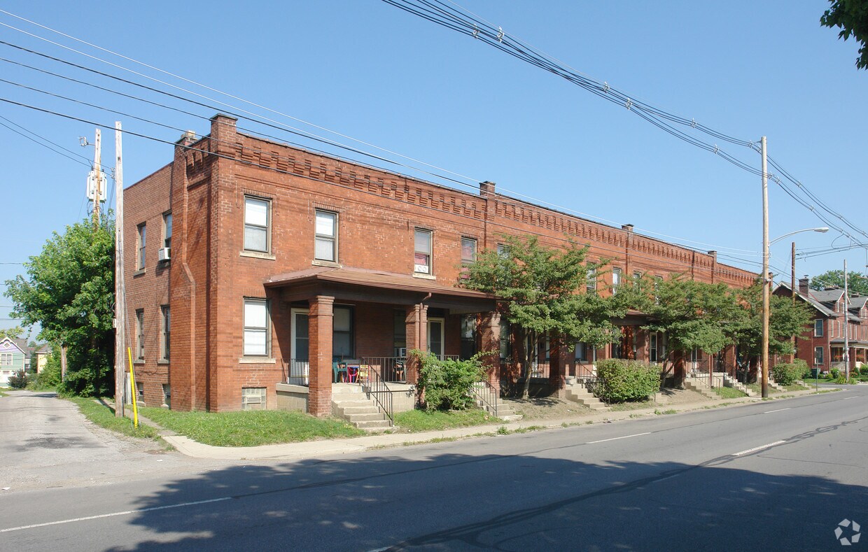 Building Photo - 1107-1121 Summit St