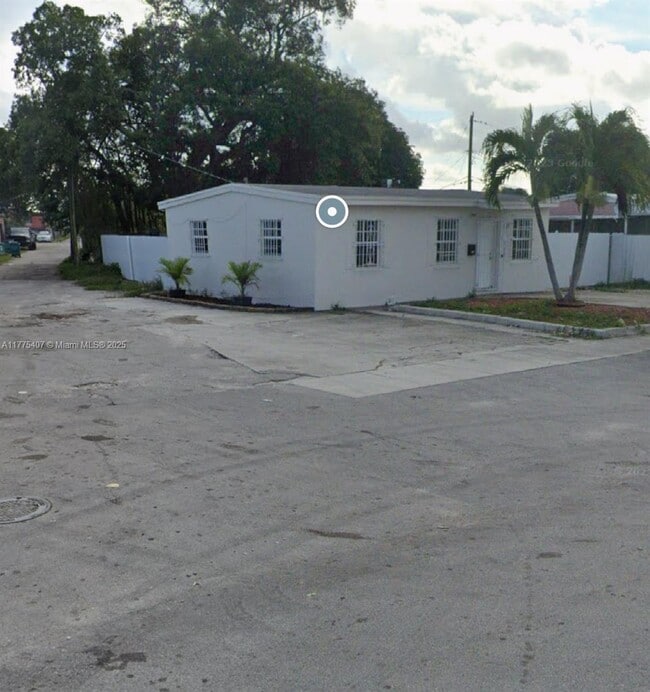 Building Photo - 1280 Burlington St