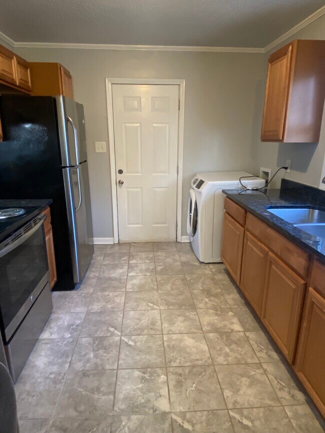 Foto del edificio - 2206 Emerson Pl