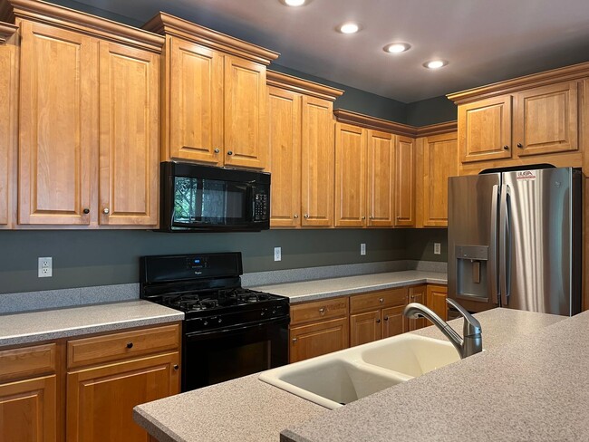 Foto del edificio - Beautiful Four Bedroom, 3.5 Bath Townhouse