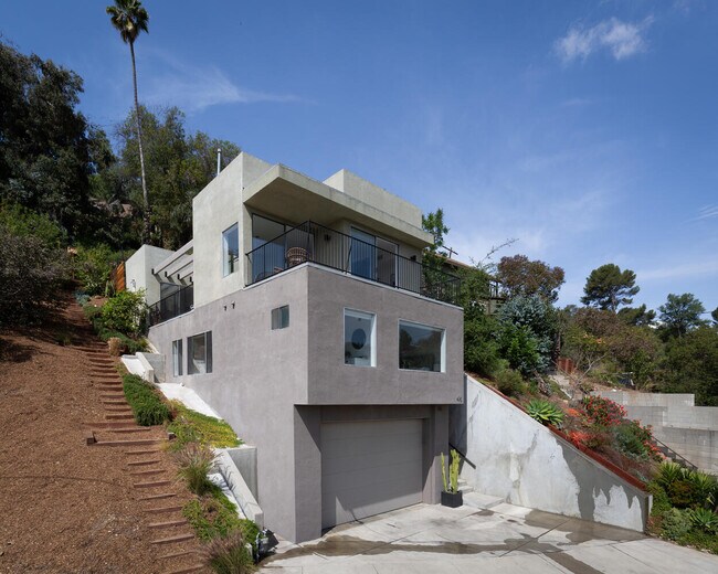Building Photo - 473 Quail Dr