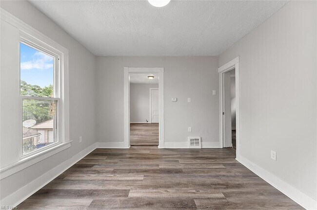 Building Photo - 3217 W 90th St