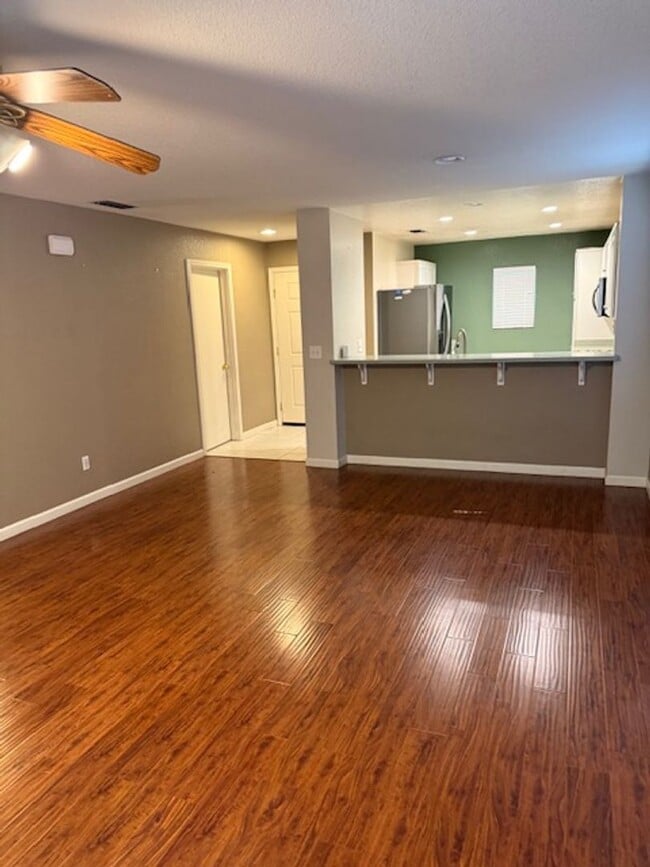 Foto del edificio - Single Story Halfplex in Natomas
