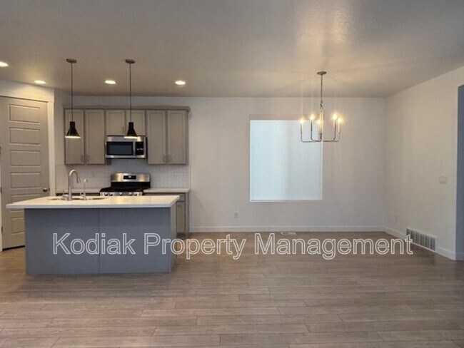 Foto del edificio - 2442 N Gotland Wy