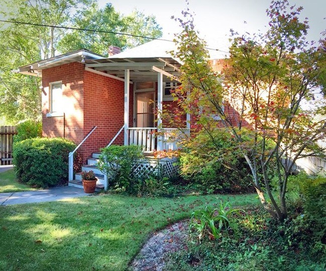 Building Photo - 1192 Munro Ave