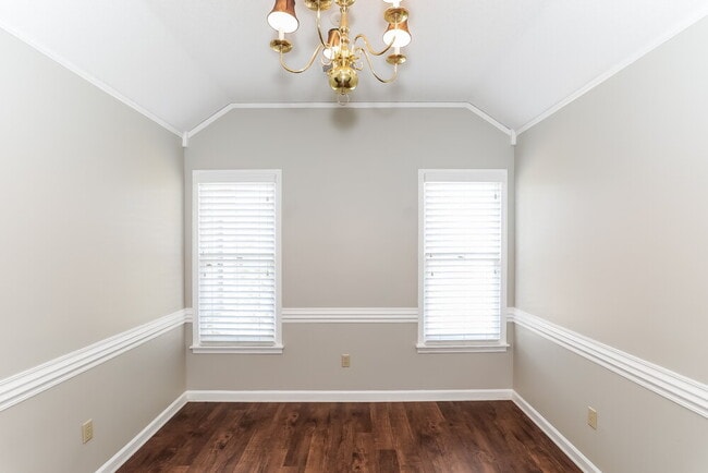 Building Photo - 581 S Sanga Rd