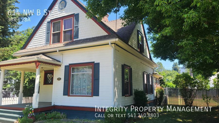 Primary Photo - 614 NW B St