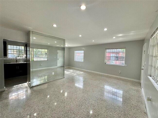 Foto del edificio - 901 NW 55th St