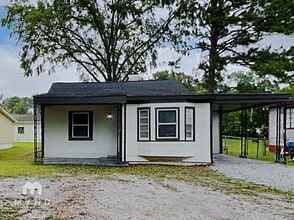 Building Photo - 713 Woodward Rd