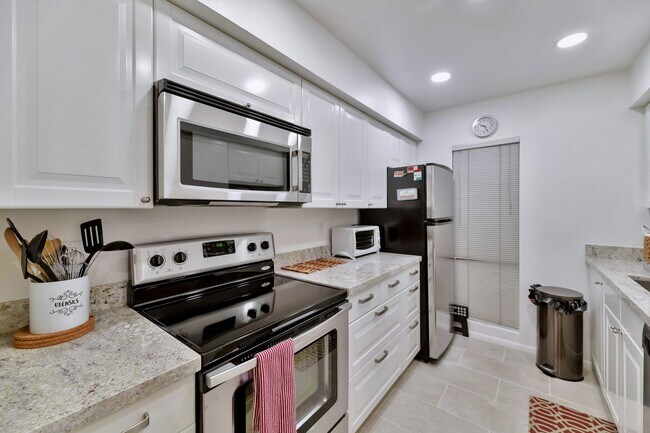 Foto del edificio - Rates Vary $2,245 - $3,995