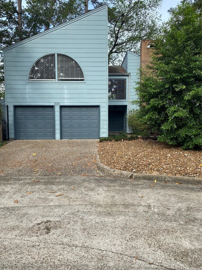 Building Photo - 3126 E Lake Cres Dr