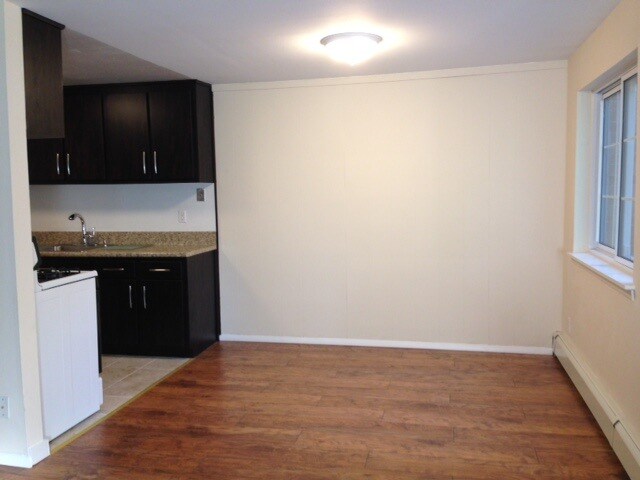 Dining area - 1233 Melville Rd
