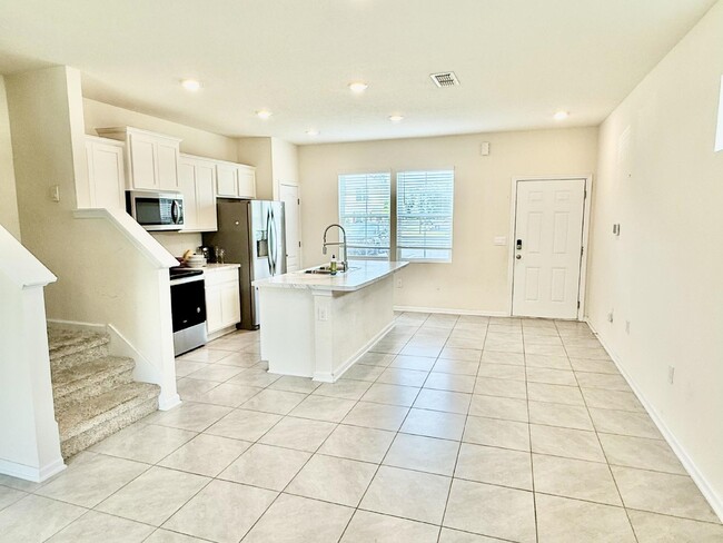 Building Photo - Beautiful 3/2.5 Townhome available for ren...