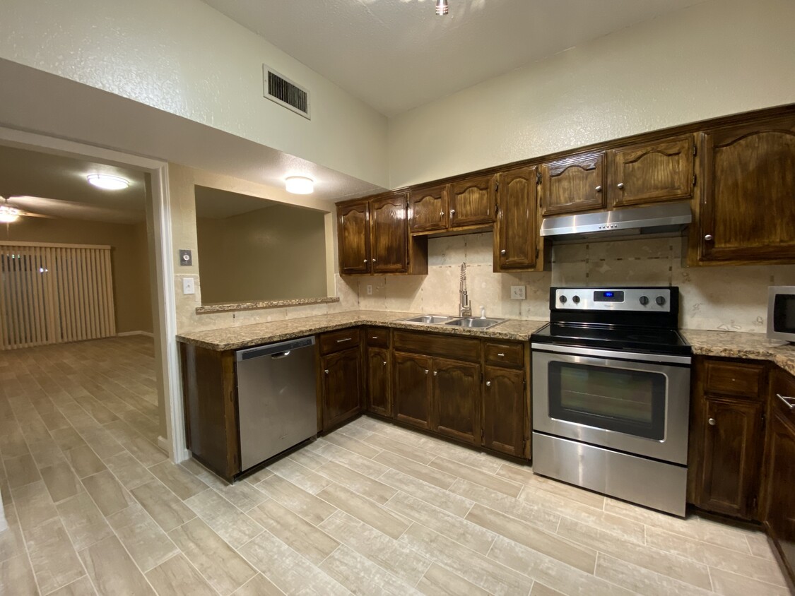 Primary Photo - 1405 N 15th St