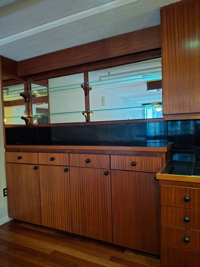 Foto del edificio - Downtown 1-Bedroom Condo w/ Central AC and...