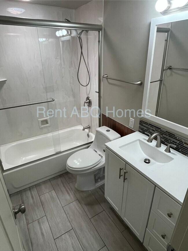 Foto del edificio - 5812 Aztec Rd NE