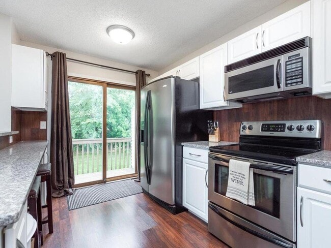 Foto del edificio - 7634 Wedgewood Way N