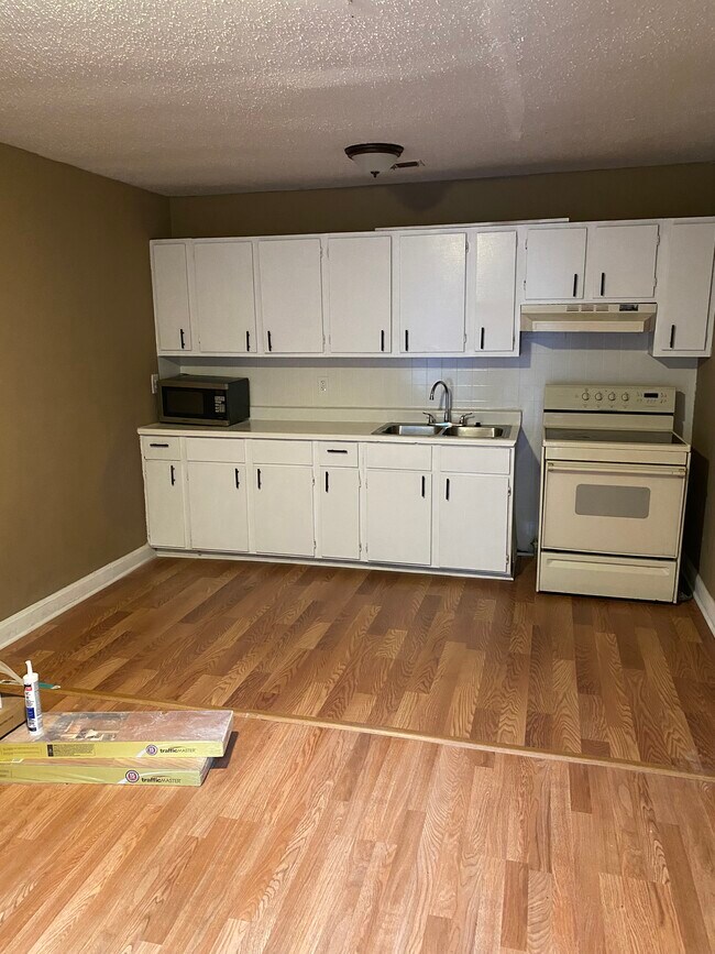 617 Newton Ave Unit A, Kansas City, MO 64125 Apartments in Kansas