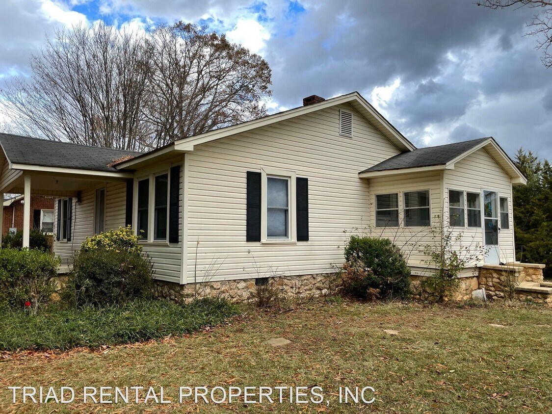 Primary Photo - 3 br, 1 bath House - 739 FOXFIRE RD