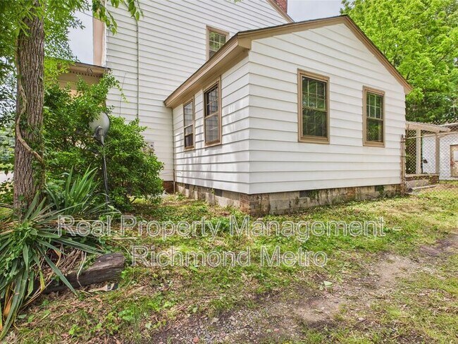 Building Photo - 709 High St