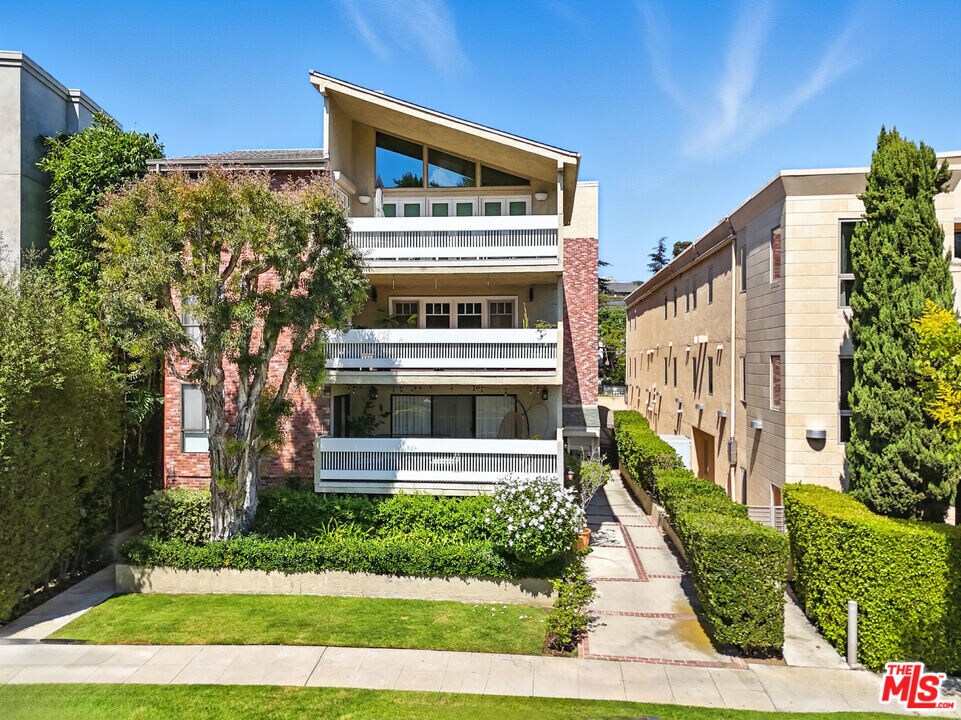 Foto principal - 1310 S Roxbury Dr