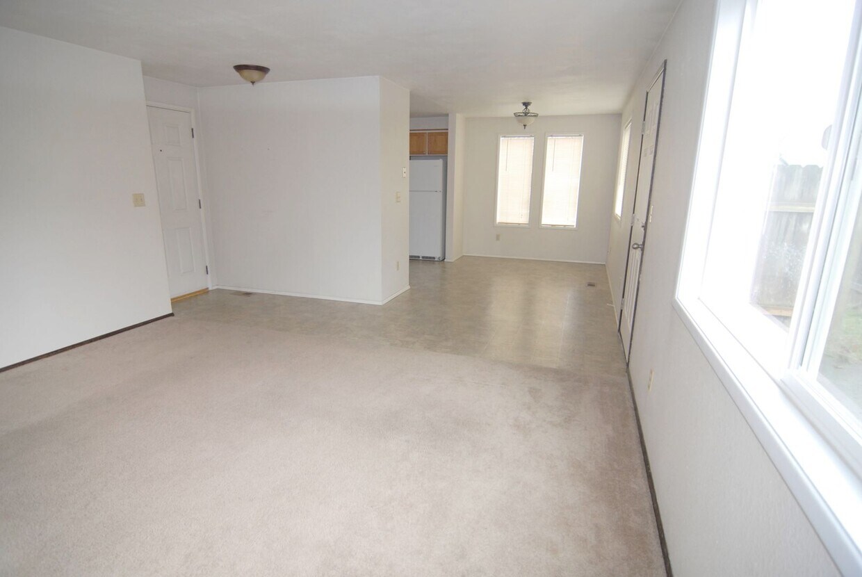 Primary Photo - 4203/4205 Columbus St SE